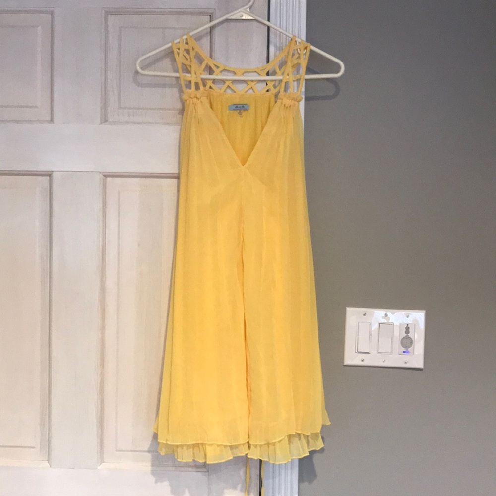 Yellow dress/pleated
